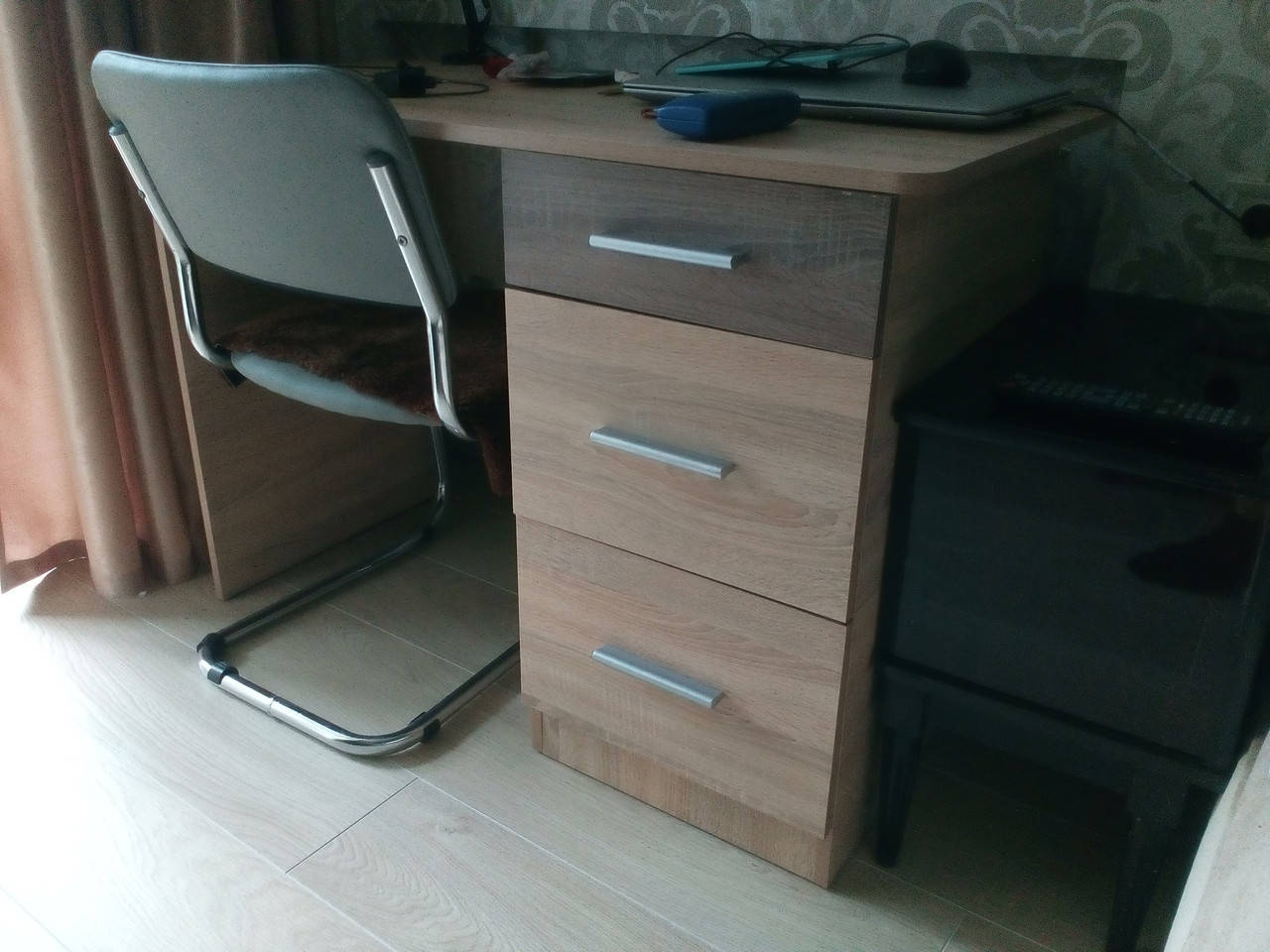 

Стол письменный Шанс 110х55х75 см.