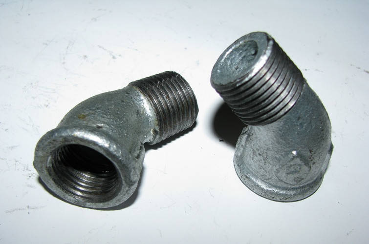 

Угол 45° оцинкованный НВ 1/2" Hydro-T, Светло-серый