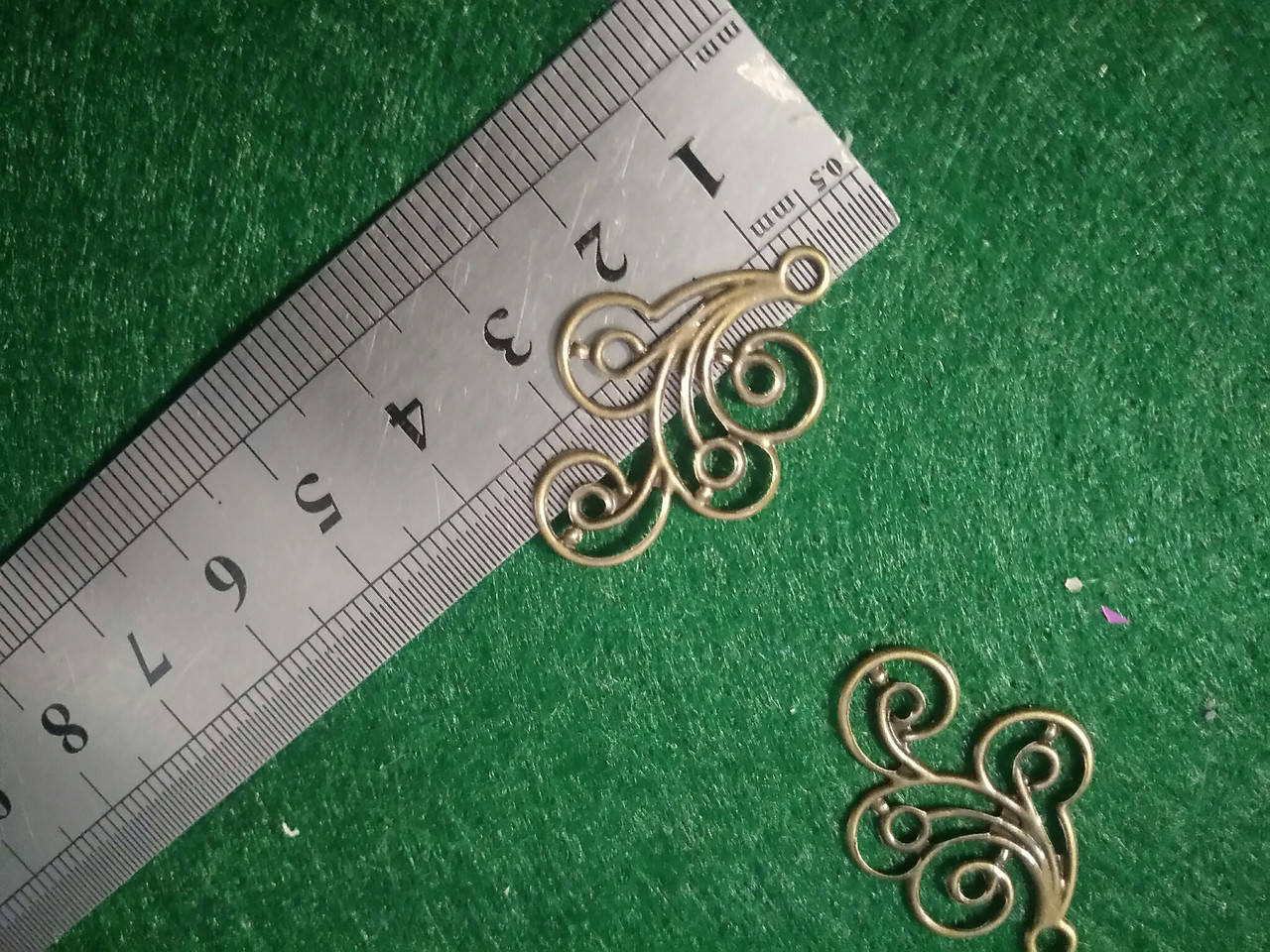 

Филигрань завиток. 31 на 22 мм. Цвет метала бронза