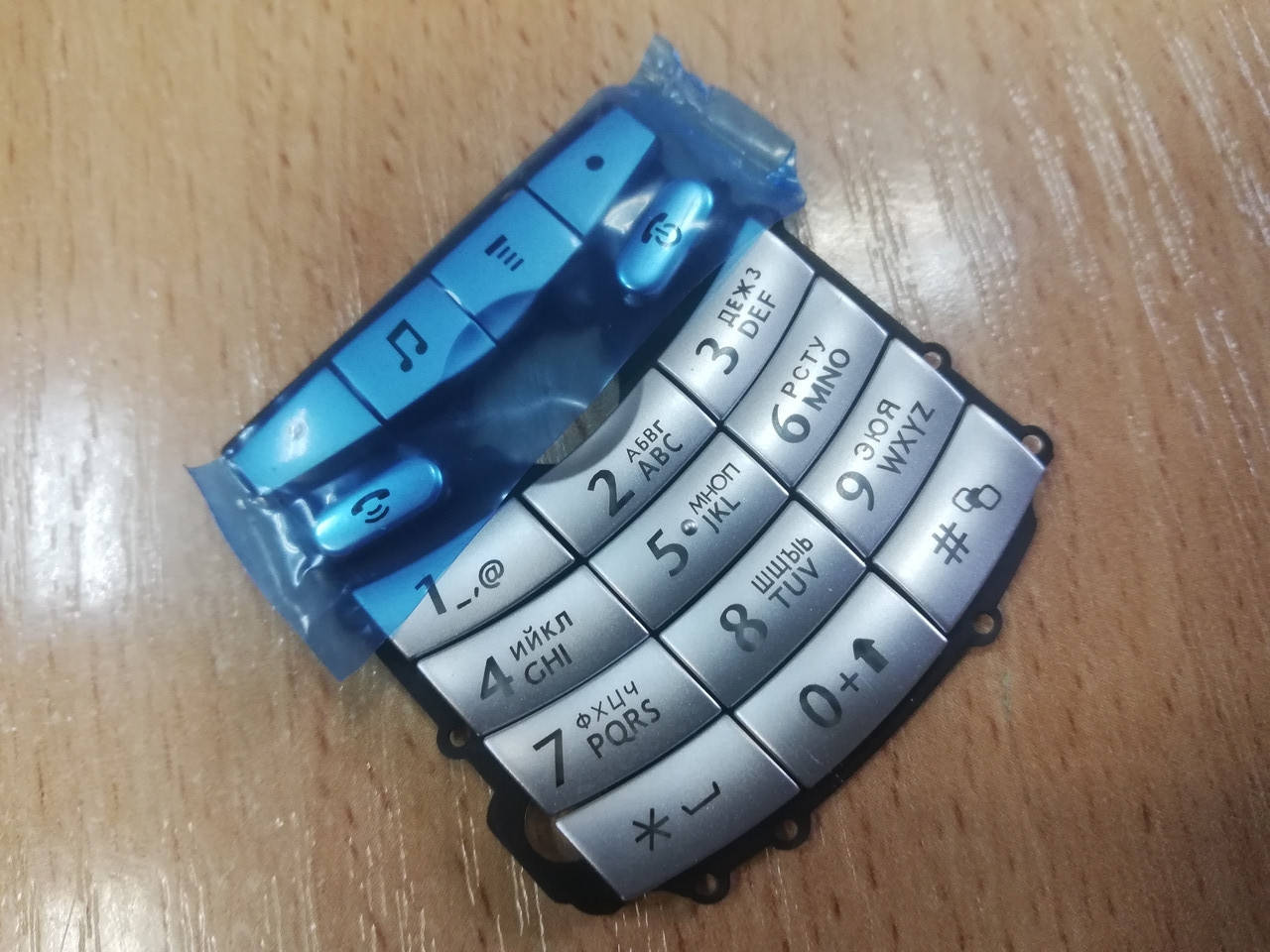 

Клавиатура для Motorola ROKR E1