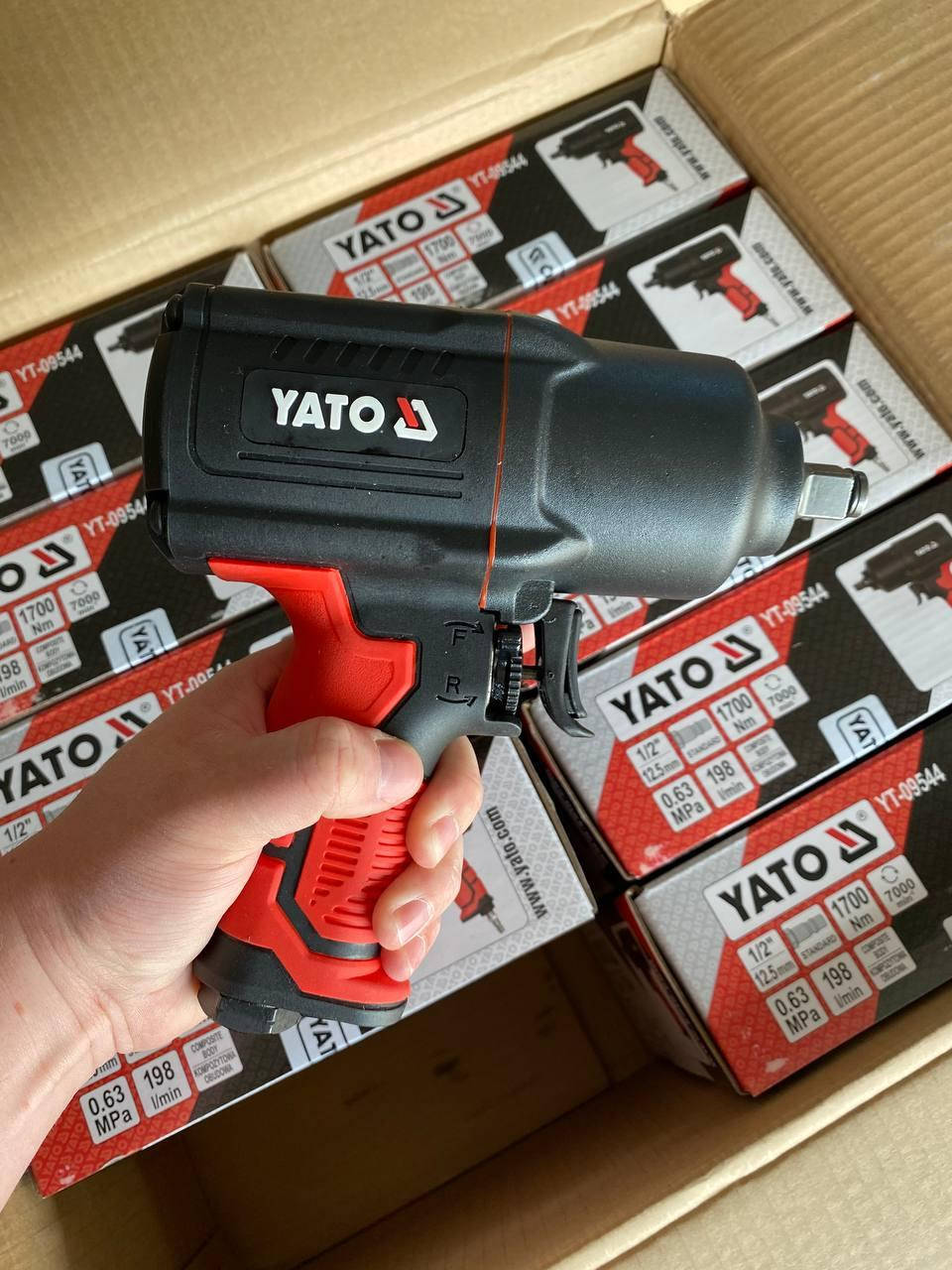 

Пневматический гайковерт 1700 Нм YATO YT-09544