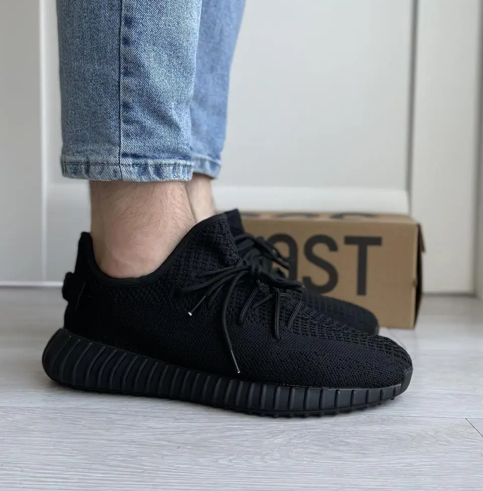 

Мужские летние кроссовки Adidas Yeezy Boost 350 Full Black черные, Черный