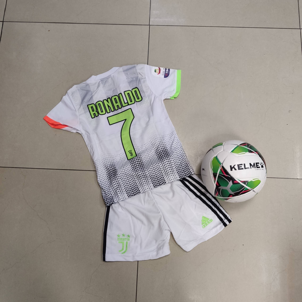 

Футбольная детская форма Ronaldo (FC Juventus ) Ювентус 128