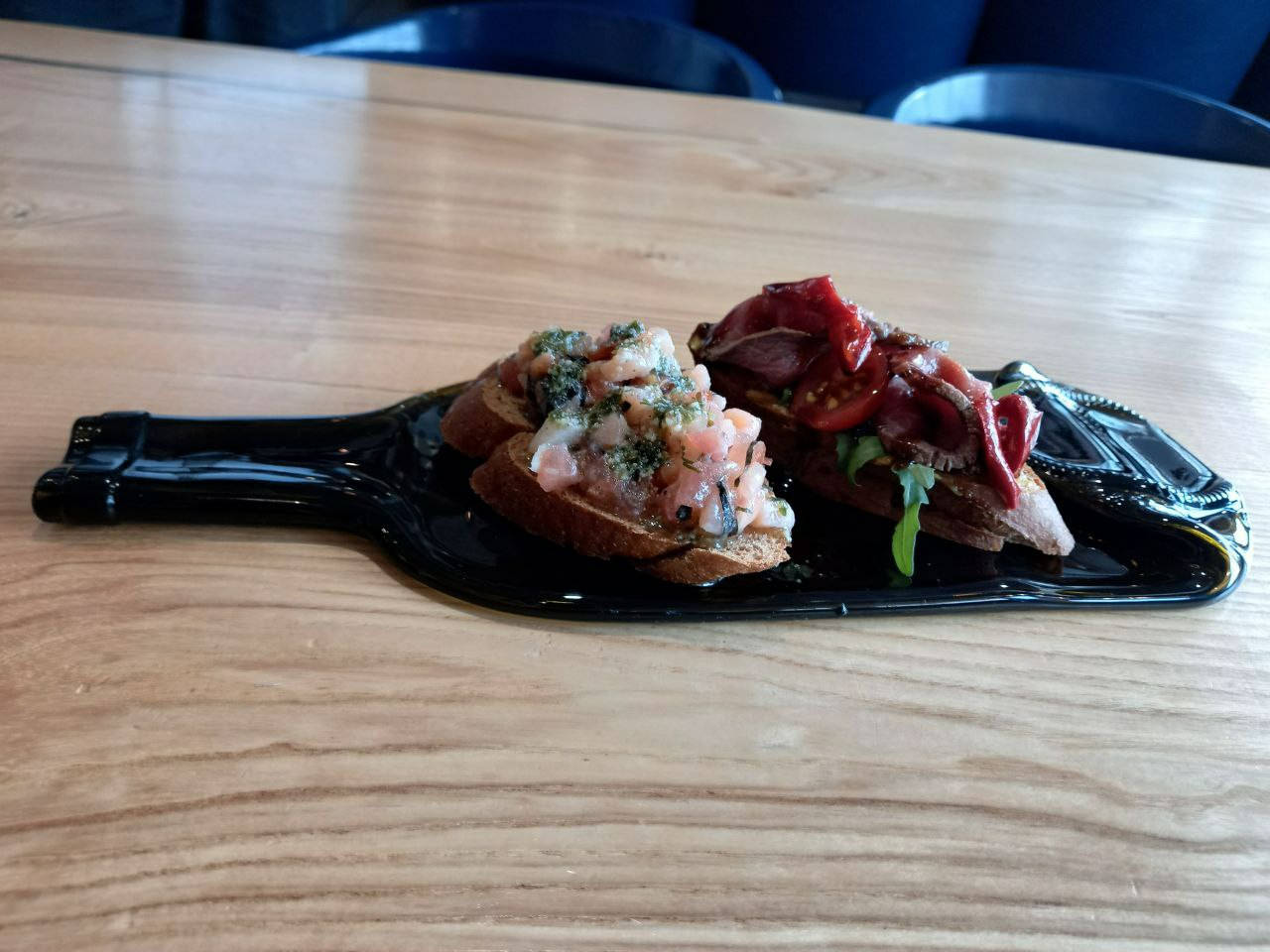 

Пласка тарілка з винної прямої скляної пляшки/Плоская тарелка из винной прямой стеклянной бутылки