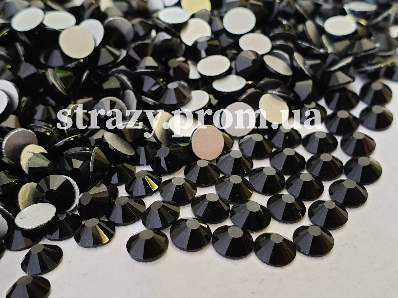 

Стразы Lux ss16 Jet (4.0mm) 100шт