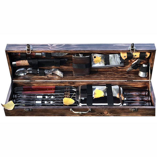 

Набор шампуров "Кабан мах" в деревянной коробке)