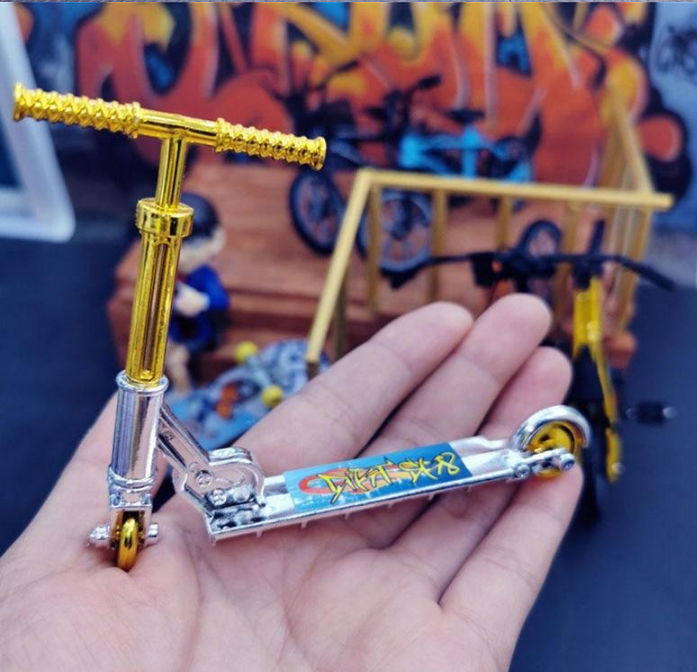 

Пальчиковый самокат или Фингерскутер (серебристая ручка)