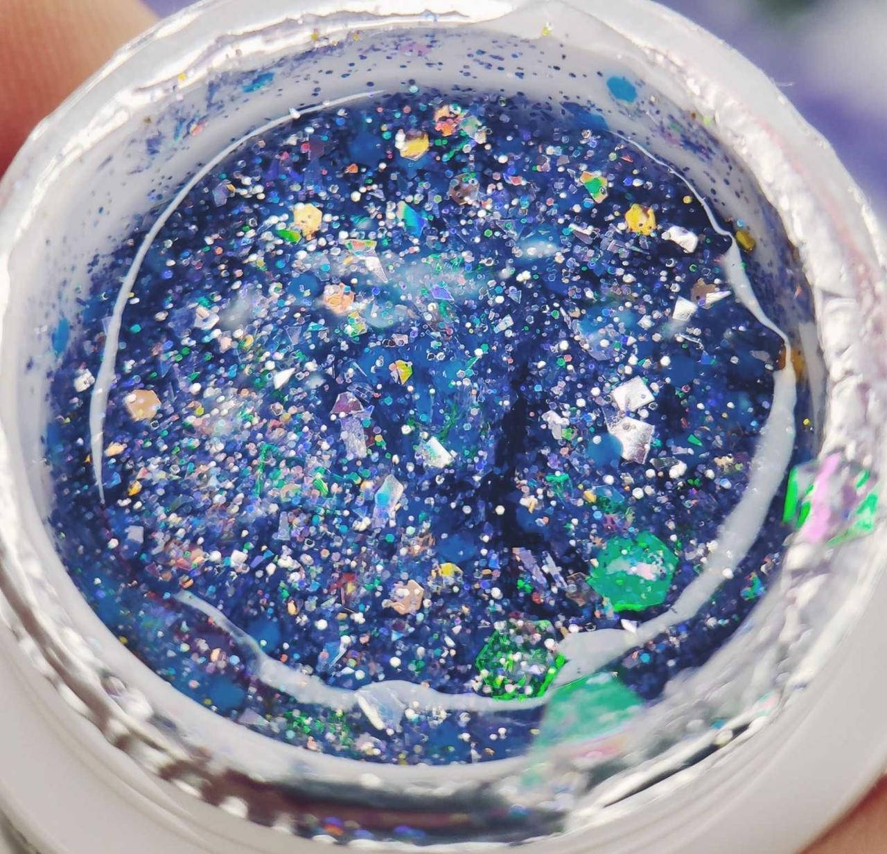 

Люминесцентный глиттерный гель для маникюра Global Fashion Luminous Glitter gel 04