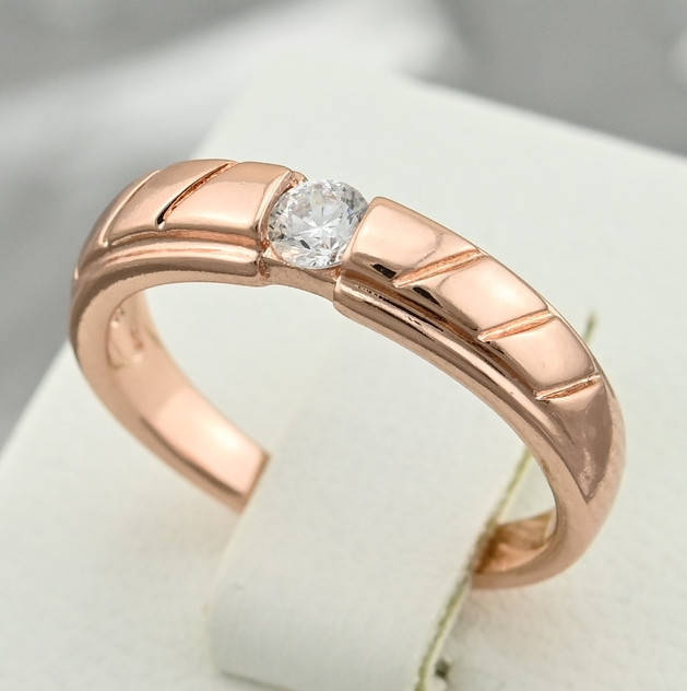 

Кольцо Xuping 15289 белые фианиты ширина 4 мм позолота РО размер 21