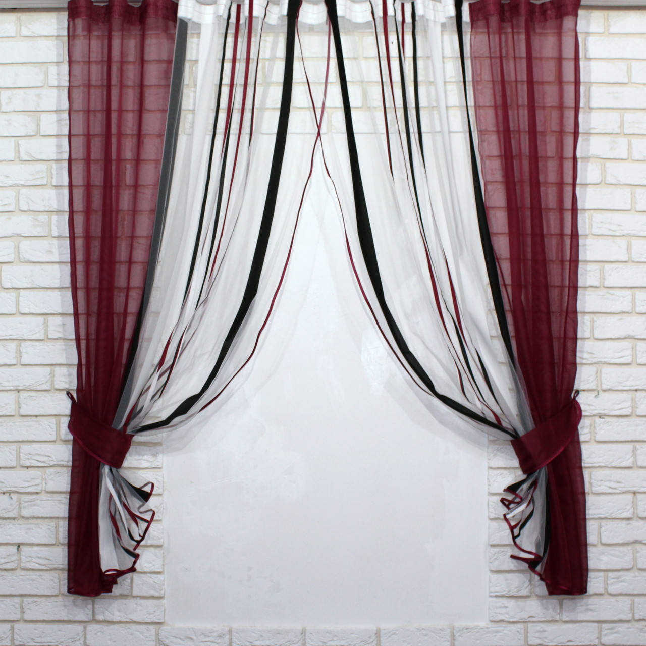 

Кухонные шторки (330х170см). На карниз 1,5-2м. Цвет бордовый с белым и чёрным. Код 083к 50-578