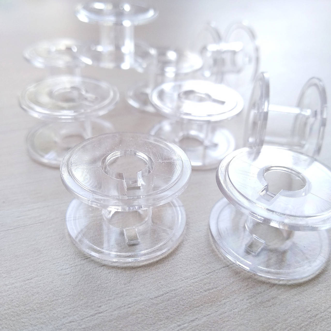 

Шпульки побутові пластикові прозорі