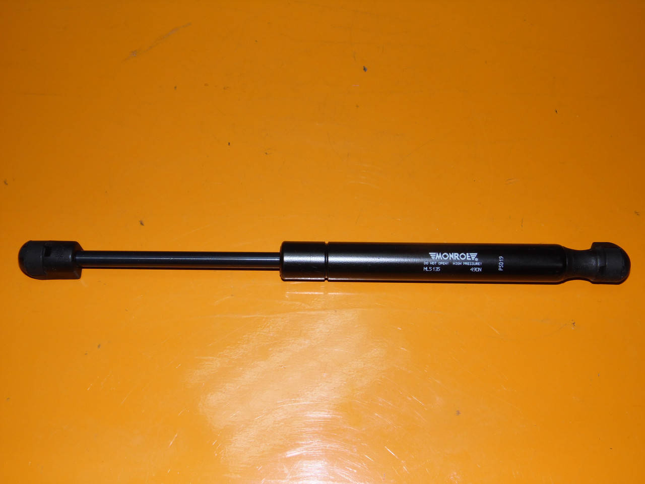 

Газовый упор капота Audi a4 b5 tt Skoda fabia VW bora passat b5 MONROE ML5135