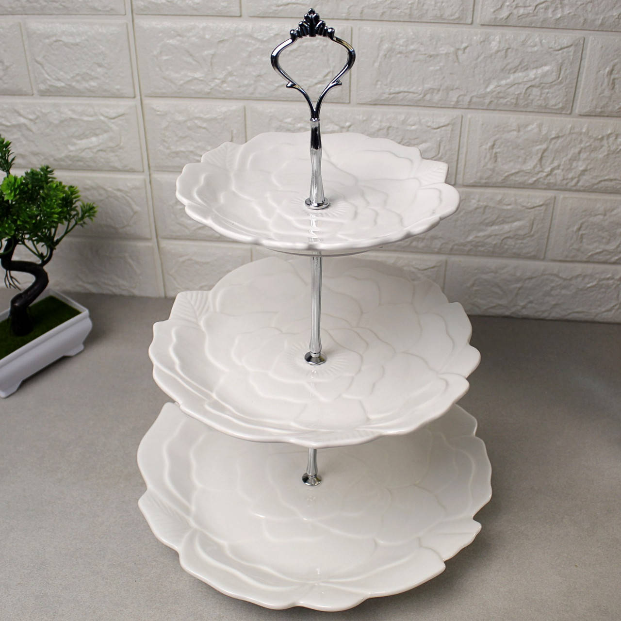 

Белая фарфоровая фруктовница 3 яруса с металлическим стержнем, Белый