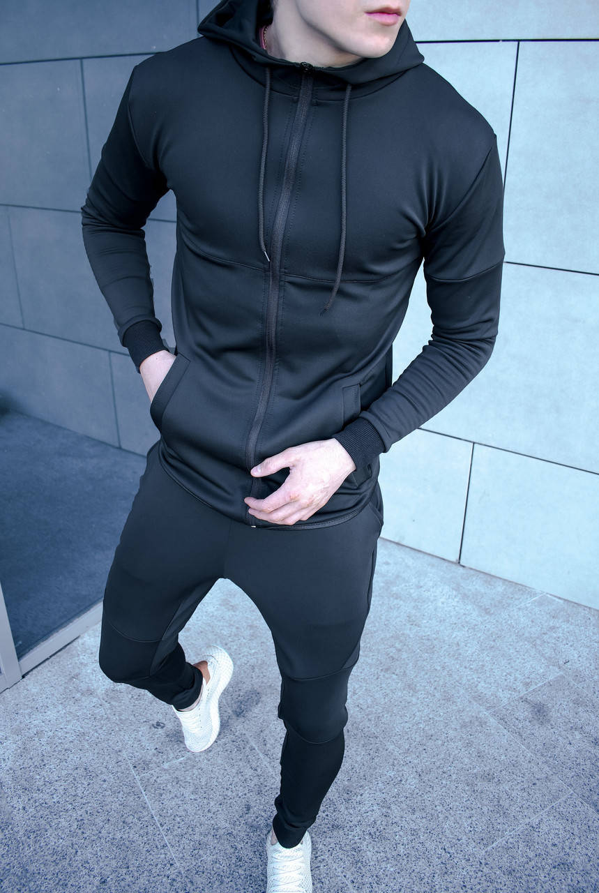 

Мужской черный спортивный костюм