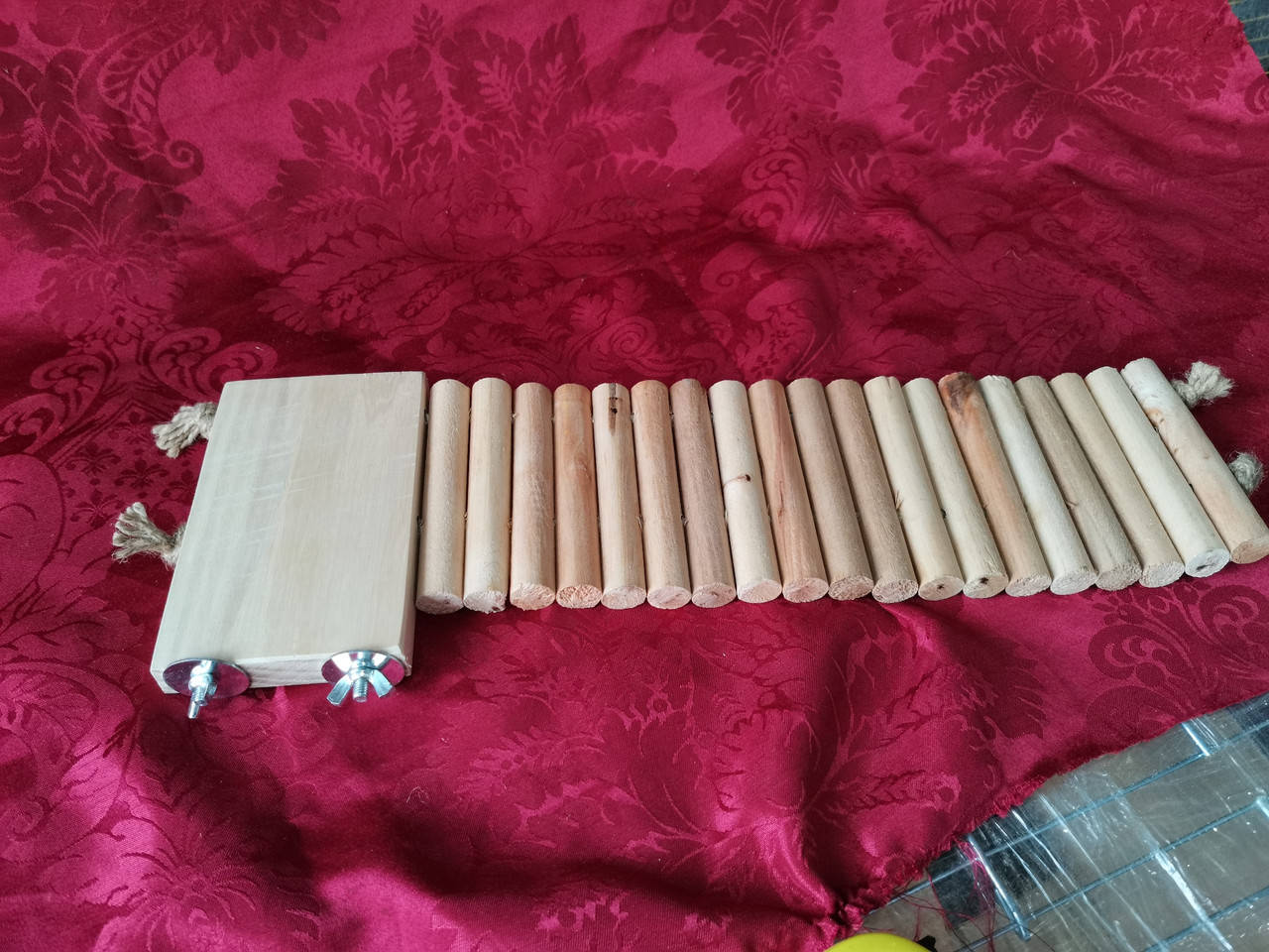 

Лесенка с полочкой