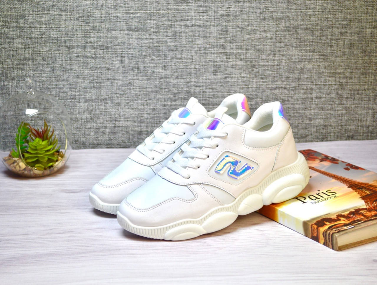 

Женские и подростковые кроссовки. 39 размер, Белый