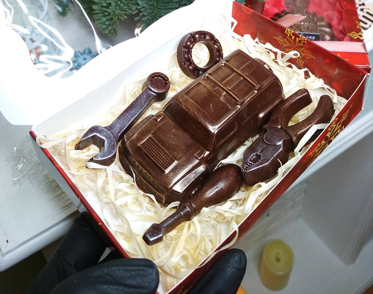 

Шоколадный бокс для мужчины ,авто из шоколада