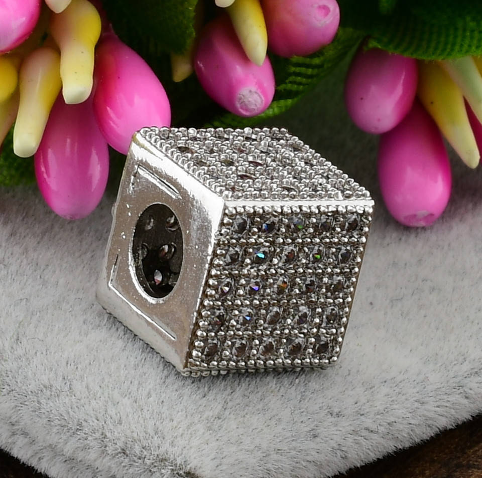 

Кулон-шарм для цепочек и браслетов до 4 мм 80252 размер 10х10 мм белые фианиты вес 3 г позолота БЗ