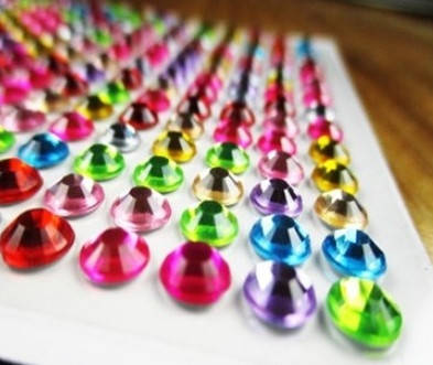 

Клеевой камень на планшете 6 мм(504 шт) разноцветный