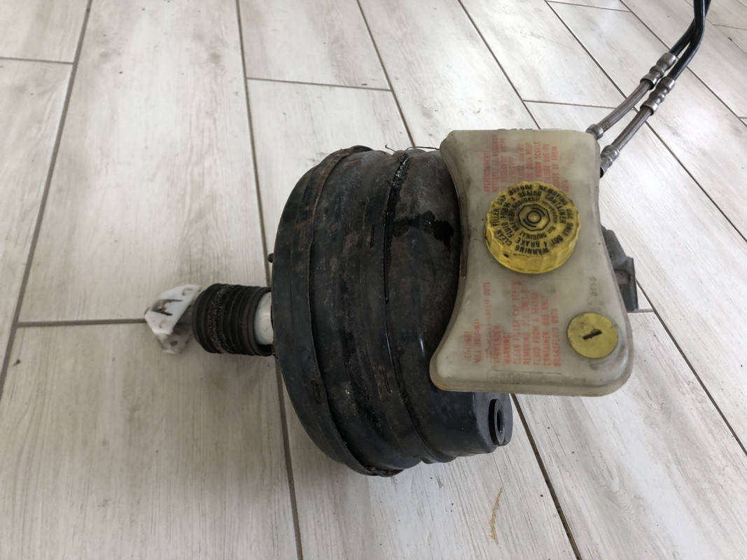 

Усилитель тормозов вакуумний Volkswagen Passat B5 4F0612105F
