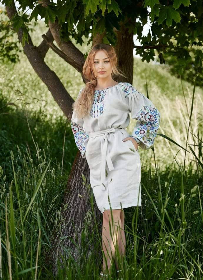 

Женское вышитое платье Яна серый лен 42-54 р, Синий