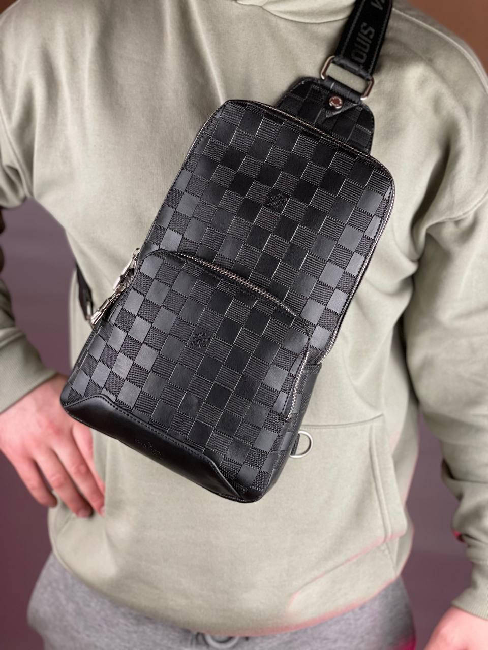 

Мужская сумка через плечё нагрудная Луи Витон LV Avenue мессенджер планшетка louis vuitton черная, Черный