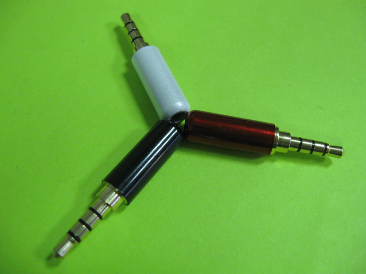

Штекер стерео 3.5 Jack (4 pin), Sennheiser (с фиксатором для кабеля) BLACK