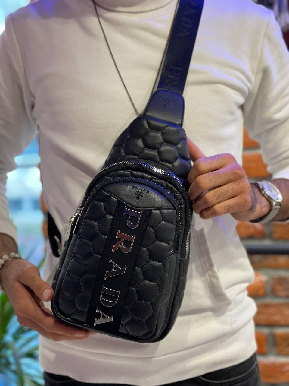

Сумка черная мужская через плечо Prada Бананка стеганая Слинг экокожа Прада Люкс качество, Черный