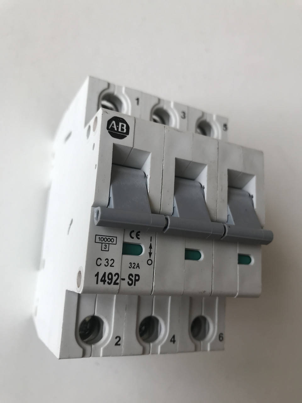 

Автоматичний вимикач Allen-Bradley C32 32A 3Pol