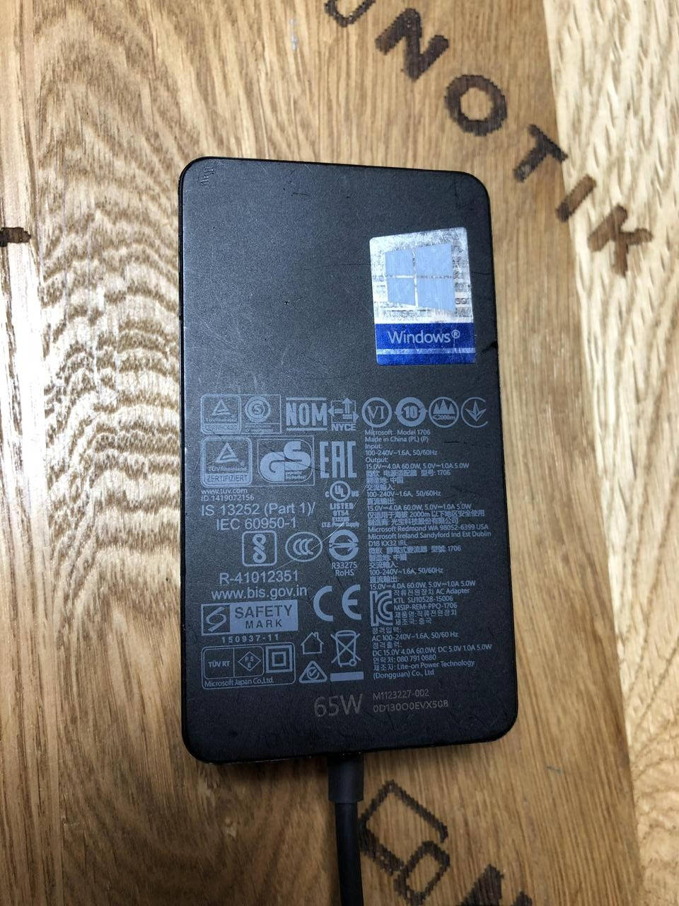 

Блок питания Microsoft Model 1706 65W 15,5V 4,1A Оригінал, Черный