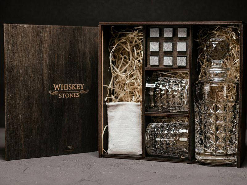 

Подарочный набор для виски с Bohemia Diamond стаканами и графином Whiskey stones 141026, Прозрачный