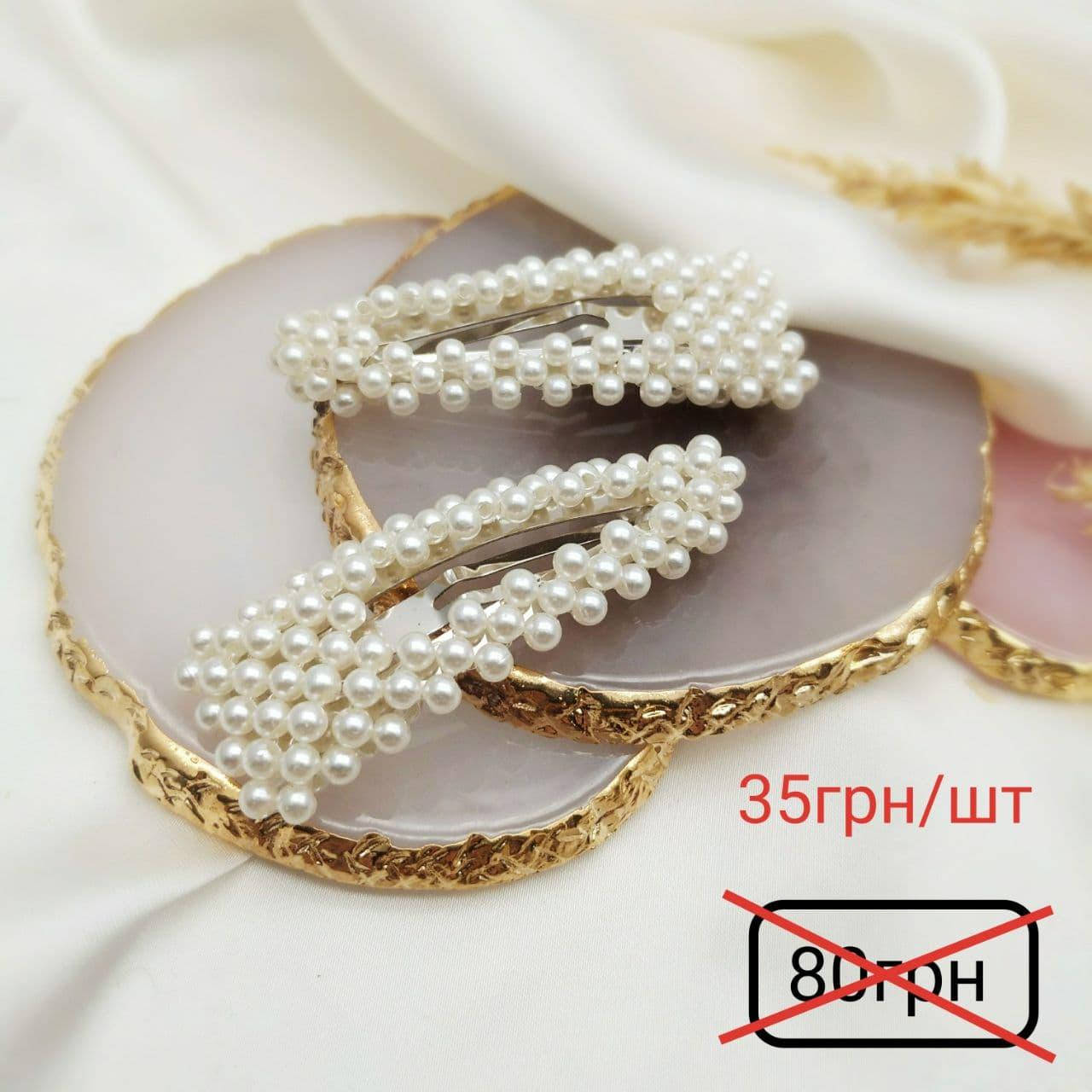 

Заколка хлопушка треугольник с мелким жемчугом.