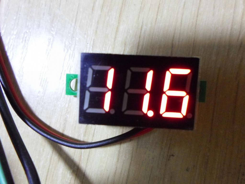 

ВОЛЬТМЕТР 4.5..30.0 В. красный
