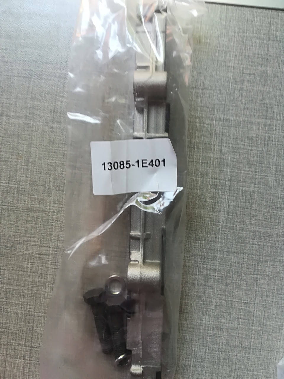 

Успокоитель цепи башмак Nissan KA24DE