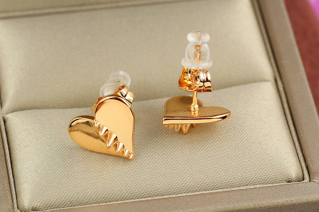 

Серьги гвоздики Xuping Jewelry строгое сердце 1,3 см золотистые