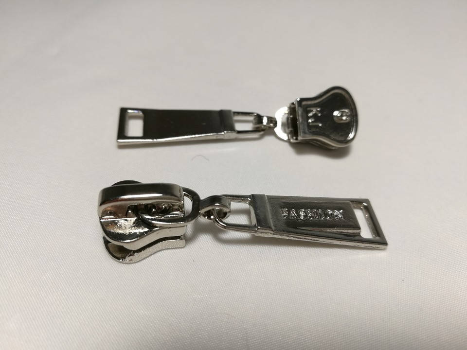 

Бегунок для молнии трактор №5 арт12 белый (30шт)