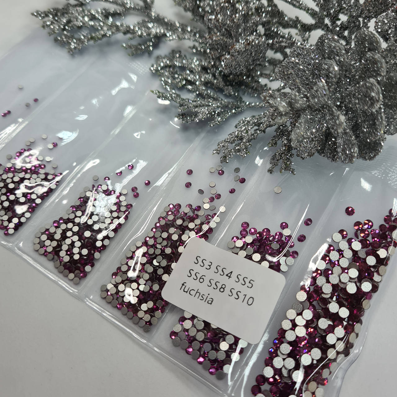 

Стразы микс размеров Fuchsia ss3-ss10, 1440шт.