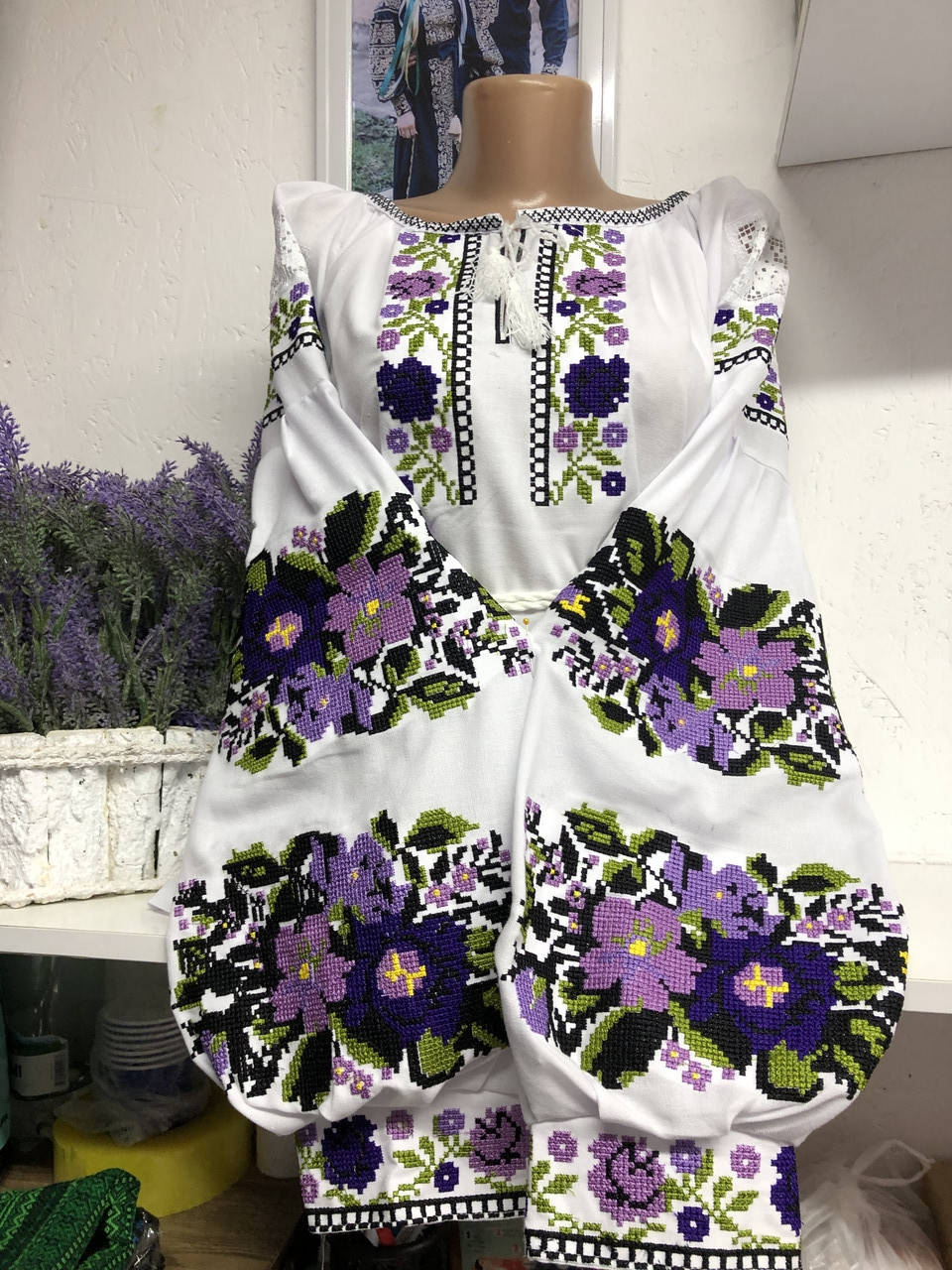 

Барвиста, бузкова вишиванка, яка додасть весняного настрою і легкості у Вашому стильному образі