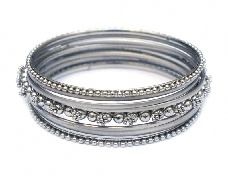 

Браслет индийский 9 колец белый (d = 7 см)