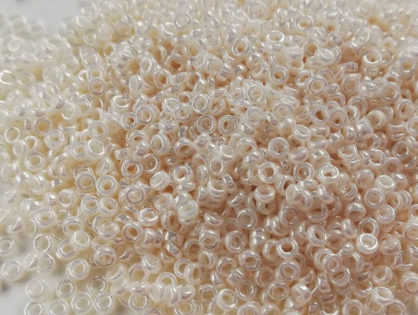 

Spacer Beads MIYUKI 2,2 х 1 мм SPR 0592 Antique Ivory Pearl Ceylon