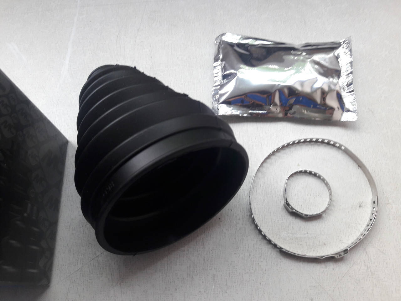 

Пыльник шруса наружный R15 на Fiat Ducato 230, Peugeot Boxer, Citroen Jumper (1994-2002), 9464383788, 3293A1
