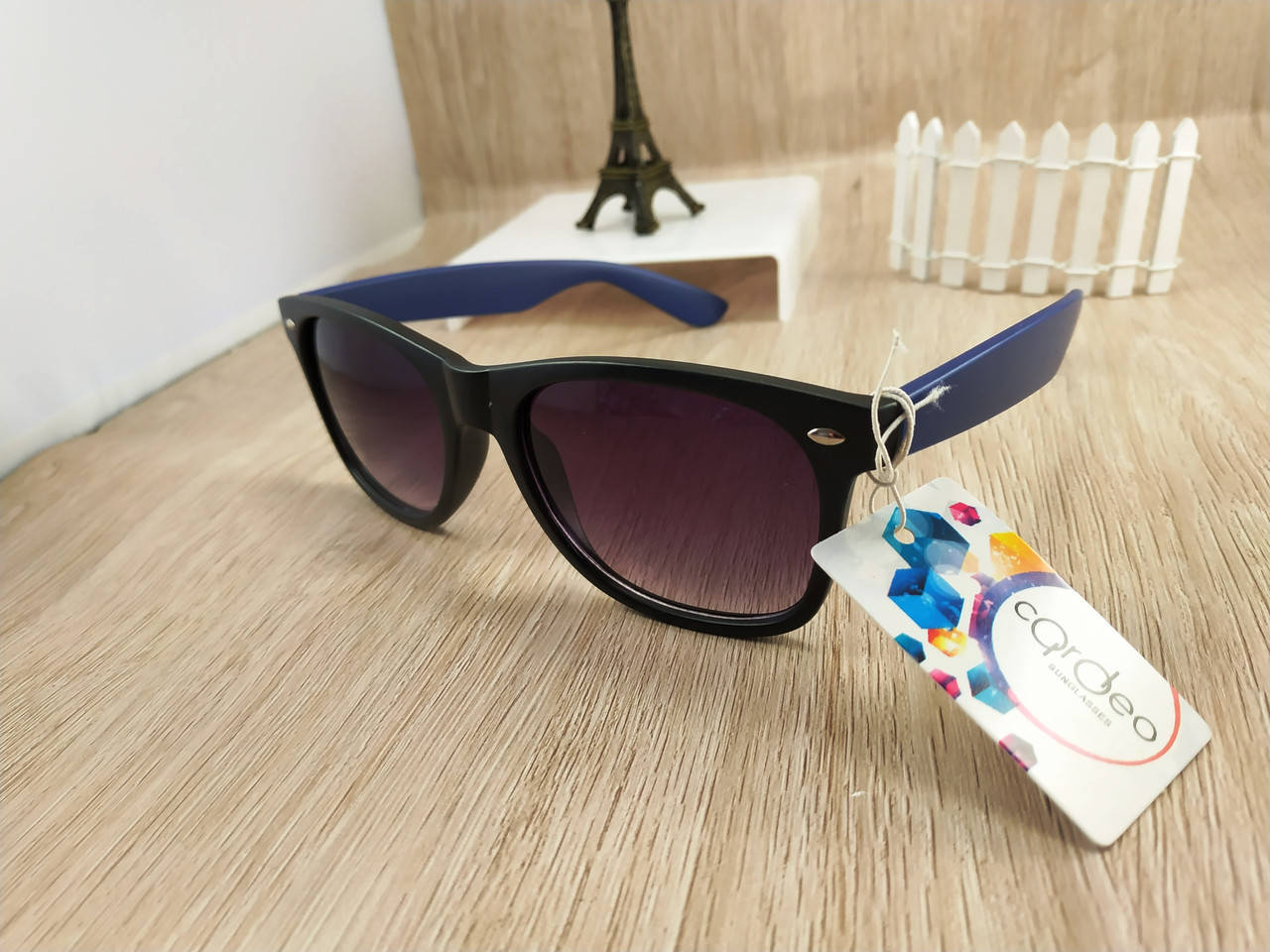

Солнцезащитные очки Ray Ban Wayfarer - черные c синими дужками (без логотипа), Синий