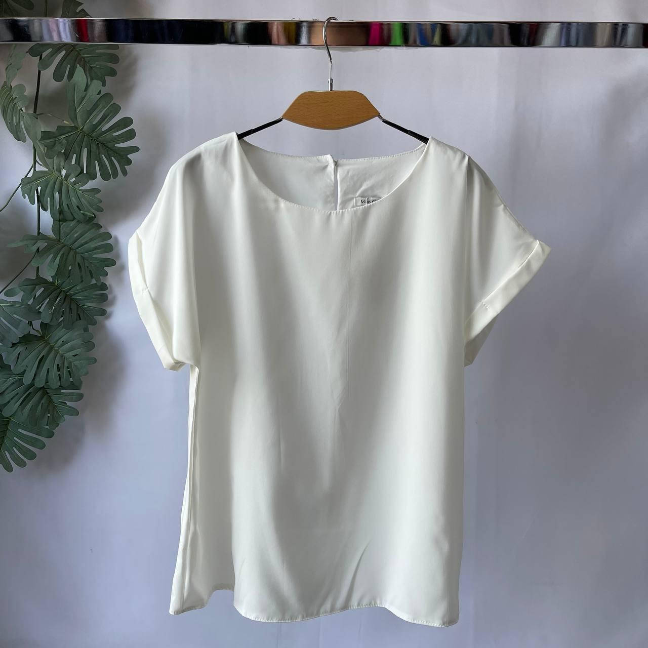 

Женская молочная блузка софт короткий рукав размеры S M L XL женские блузки и туники 48, Молочный