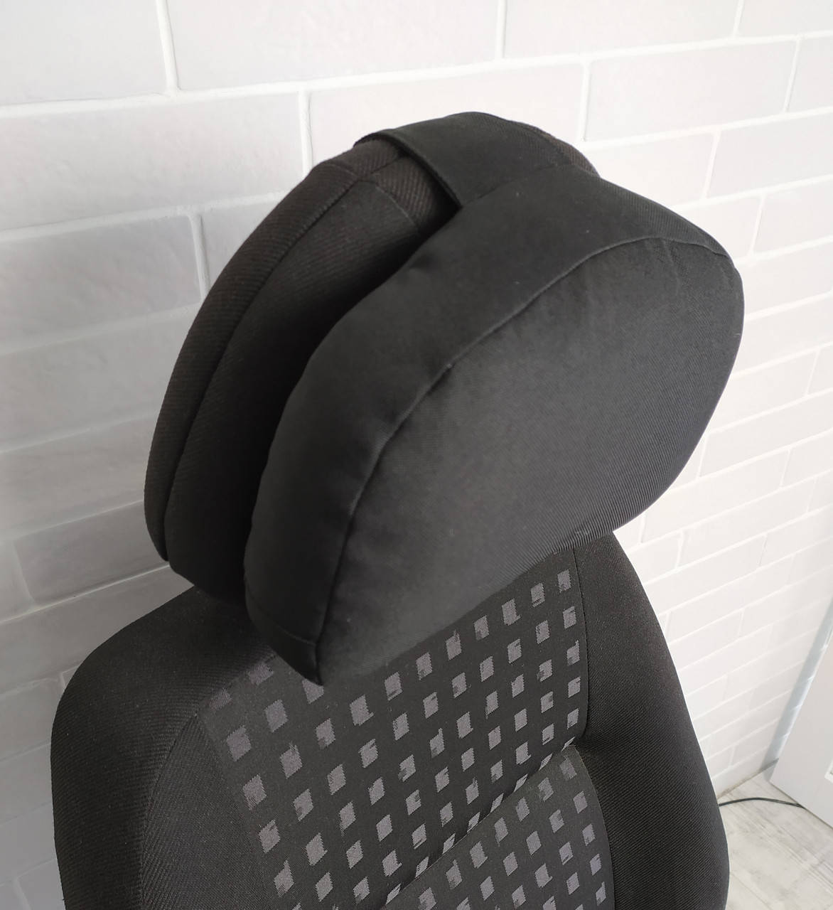 

Подушка на подголовник в авто EKKOSEAT. Объемно-каркасная. Черная.