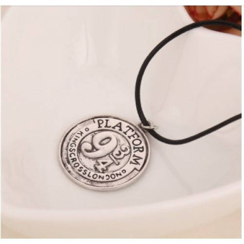 

Кулон платформа 9¾ серебристый