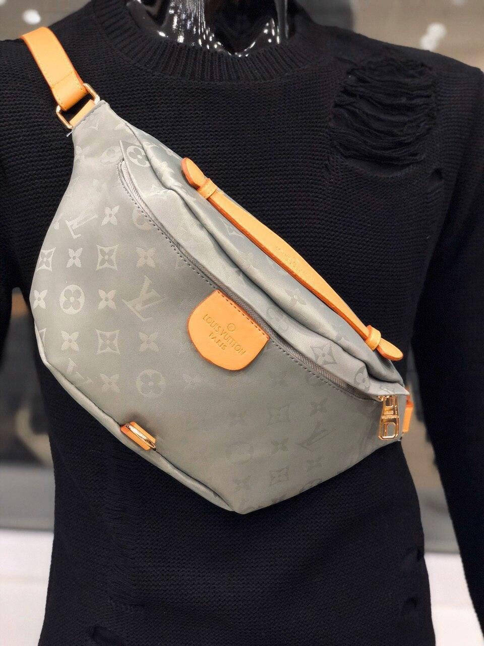 

Сумка-бананка Louis Vuitton