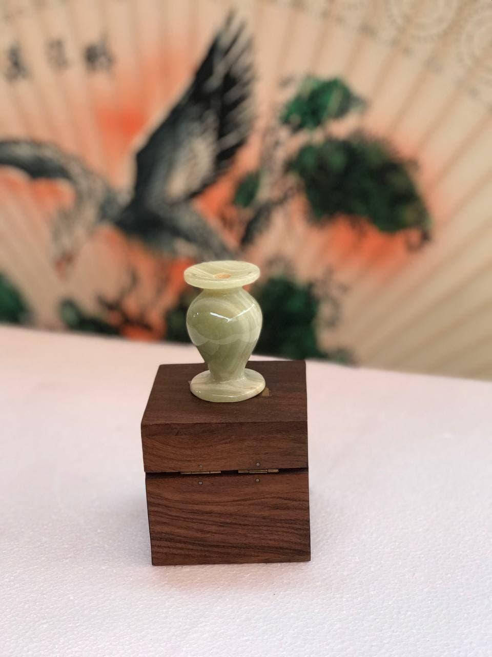 

Подсвечник из оникса 7,5 см.