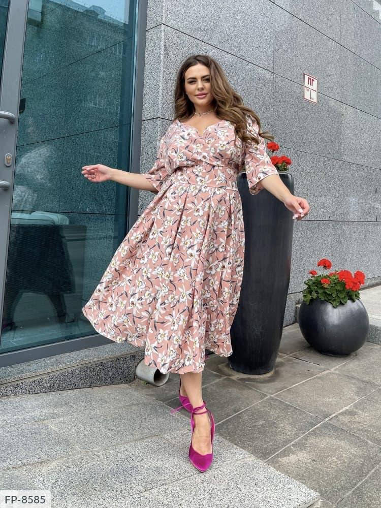 

Нарядное женское платье с резинкой на талии и красивым принтом (большой размер)