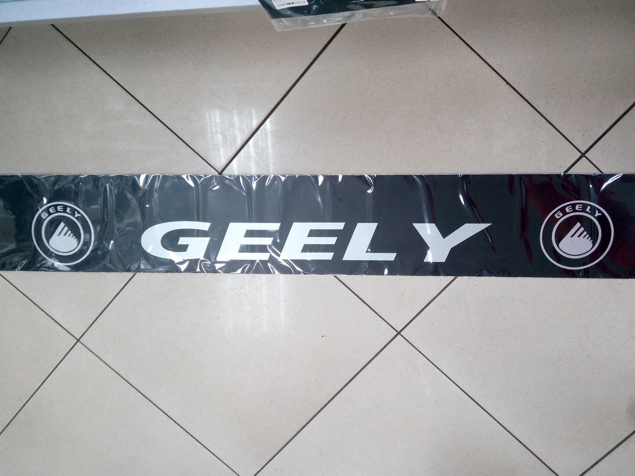 

Наклейка на лобовое стекло GEELY 135х17 см, Черный