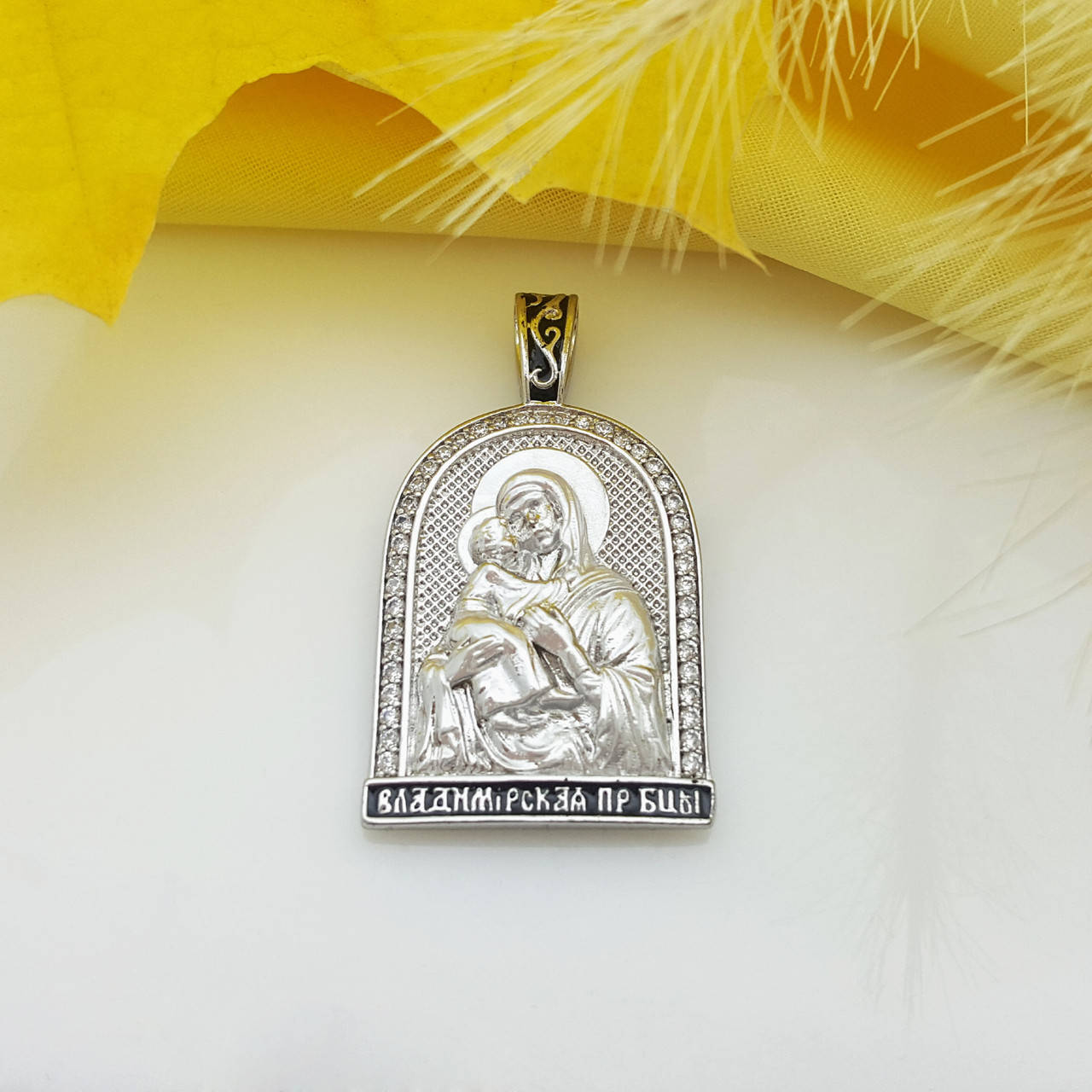 

Ладанка "Божья Матерь" с чорной эмалью, родий, цирконий; Медсплав Xuping